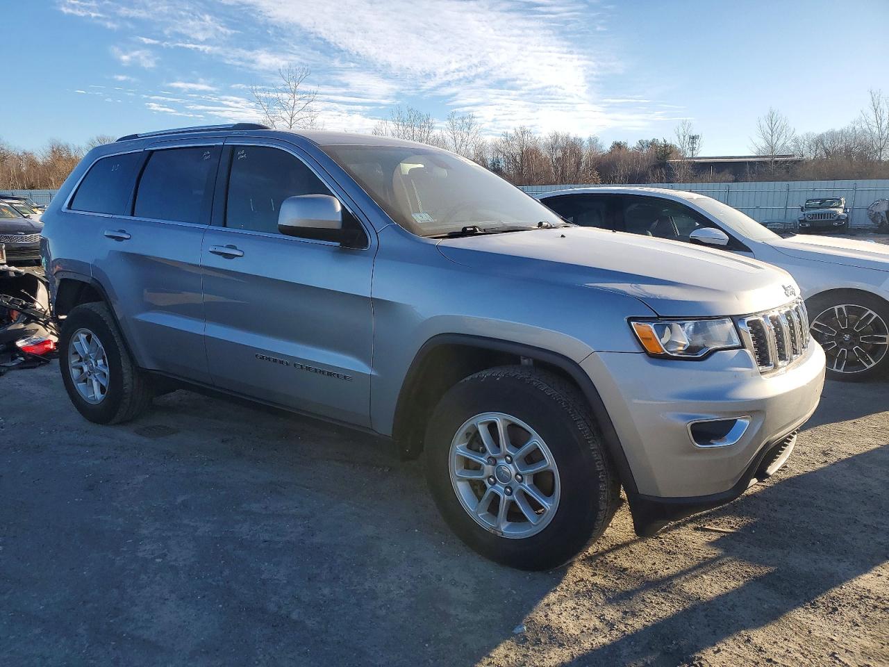 2019 JEEP GRAND CHEROKEE LAREDO photo 4