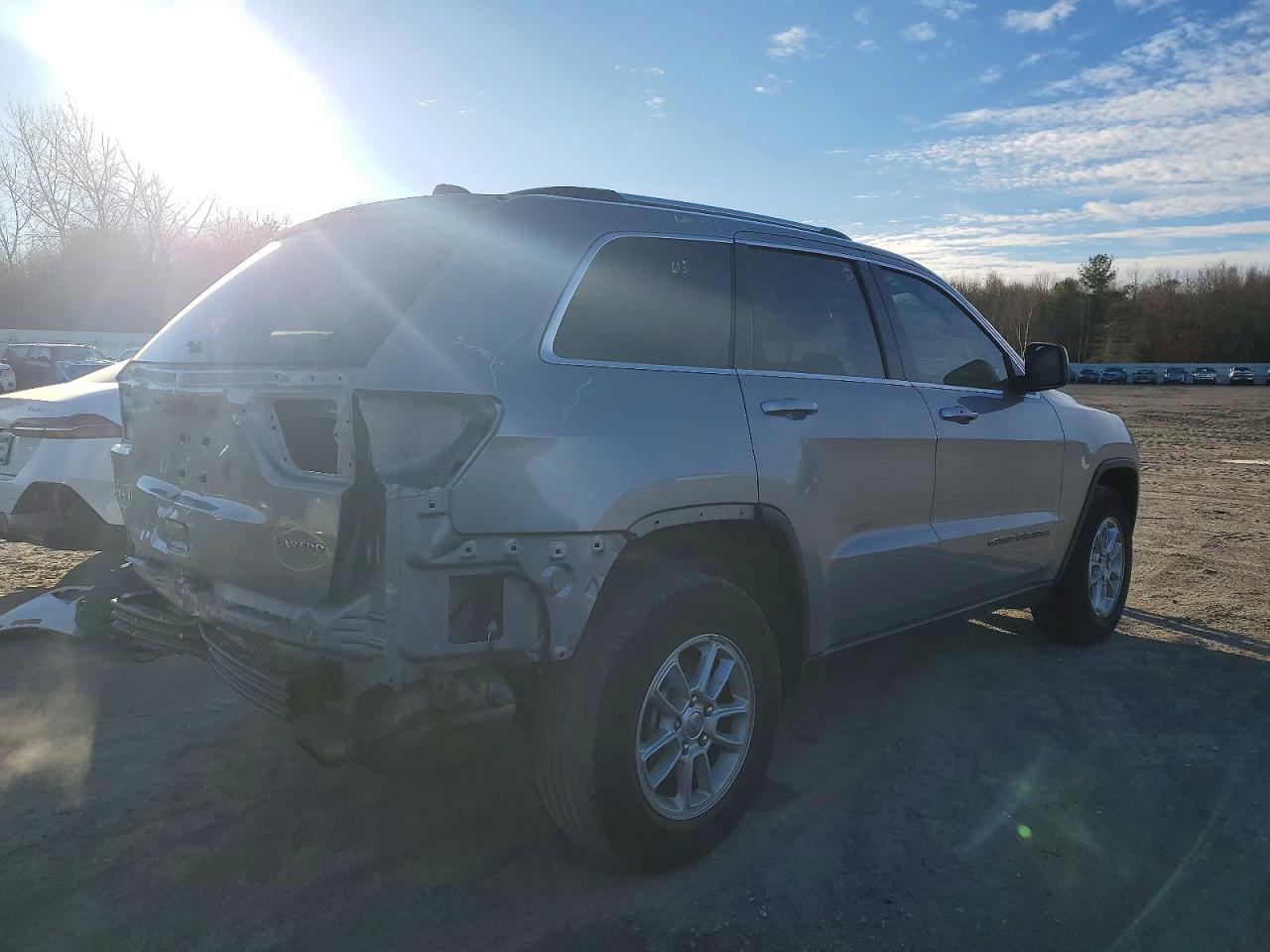 2019 JEEP GRAND CHEROKEE LAREDO photo 3