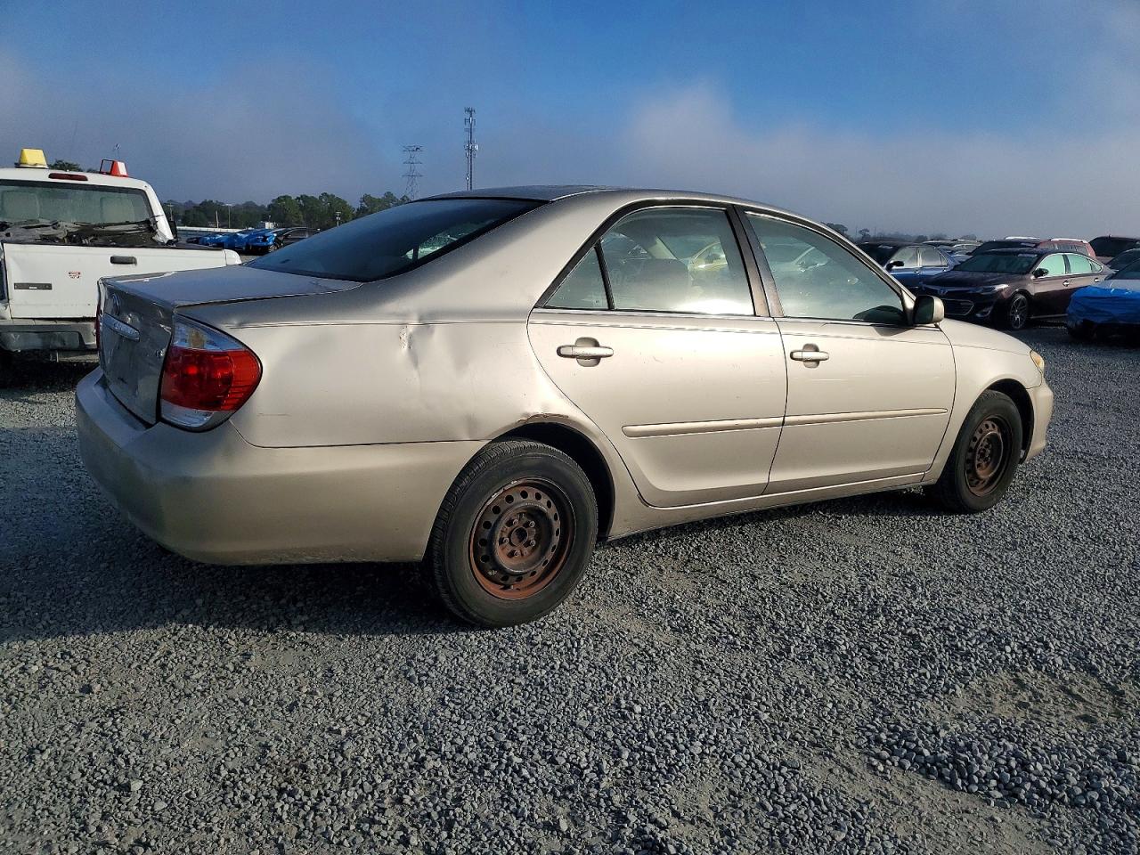 2005 TOYOTA CAMRY LE photo 3
