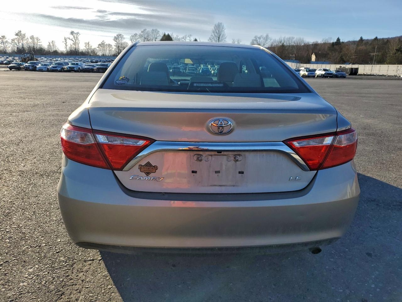 2017 TOYOTA CAMRY LE photo 6