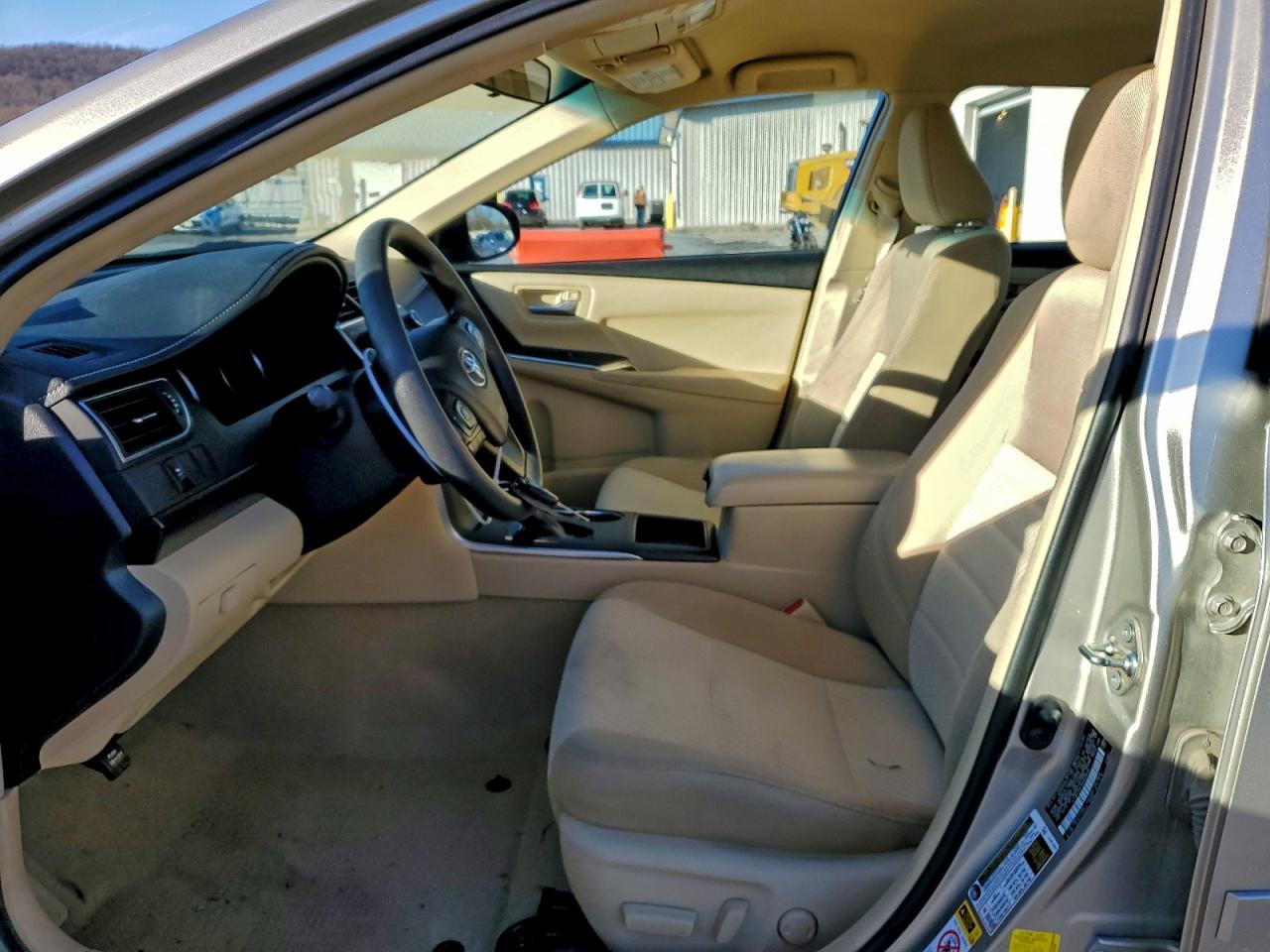 2017 TOYOTA CAMRY LE photo 7