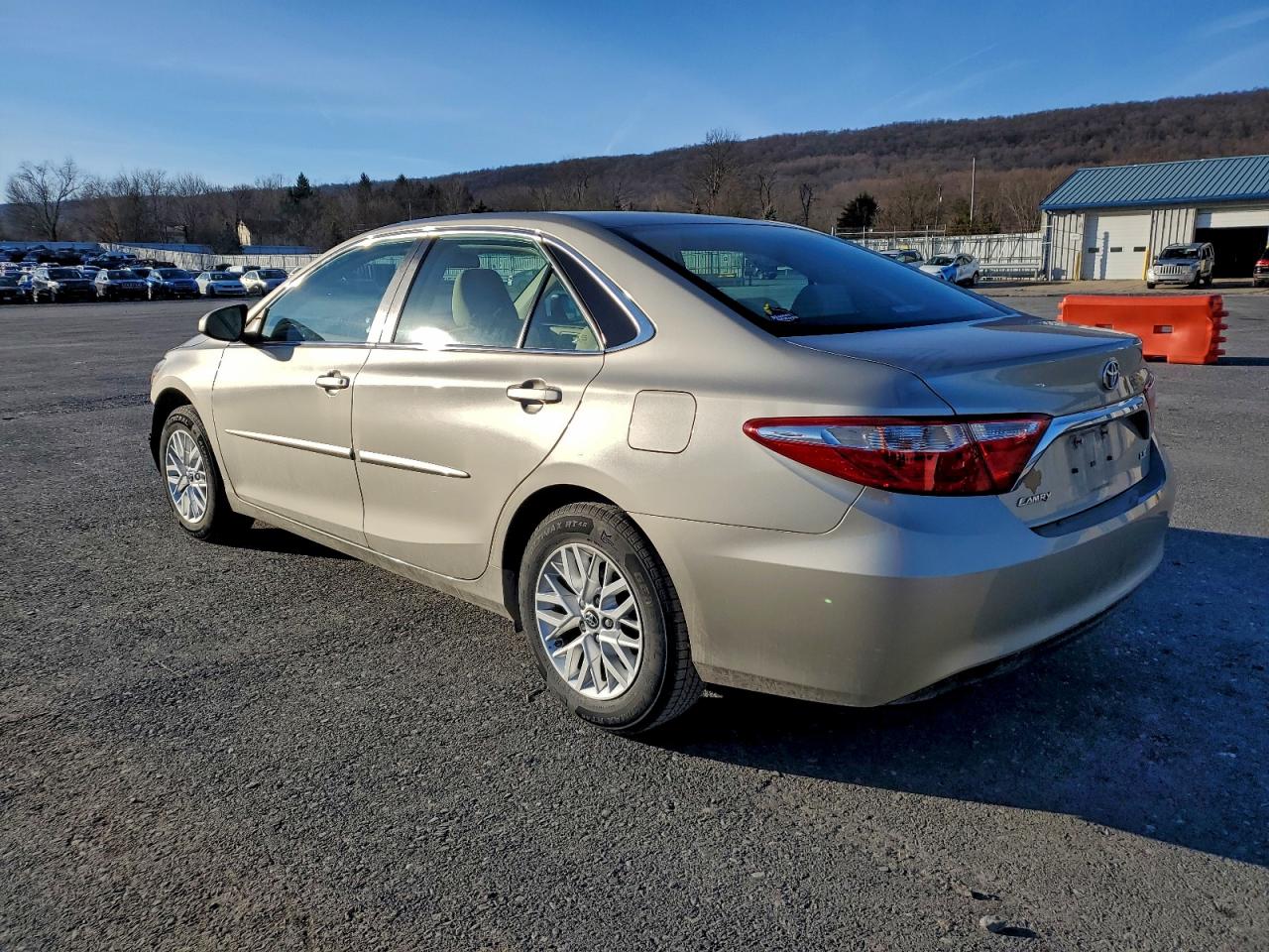 2017 TOYOTA CAMRY LE photo 2