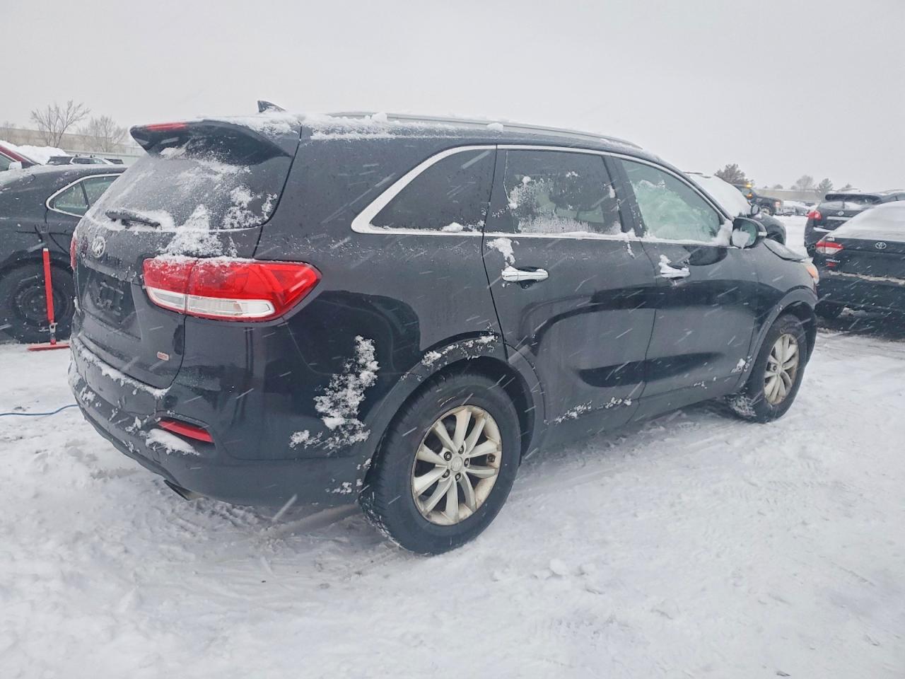 2016 KIA SORENTO LX photo 3
