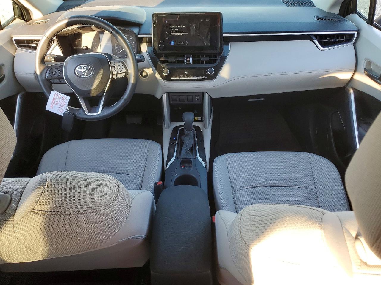 2023 TOYOTA COROLLA CROSS LE photo 15