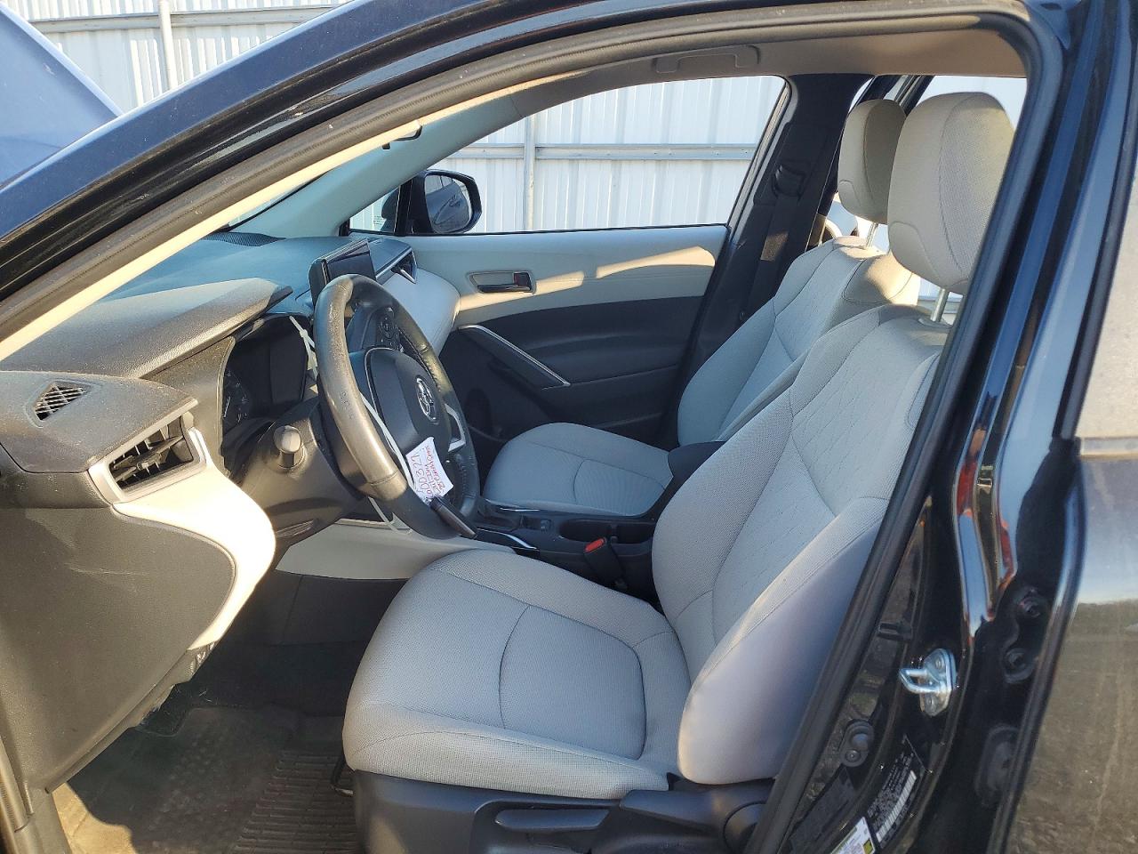 2023 TOYOTA COROLLA CROSS LE photo 13