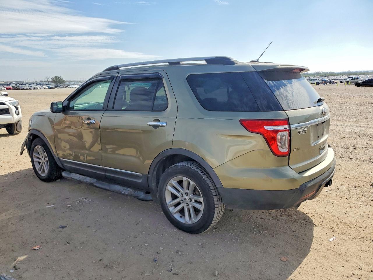 2013 FORD EXPLORER XLT photo 3