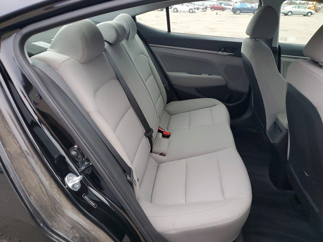 2018 HYUNDAI ELANTRA SEL photo 10