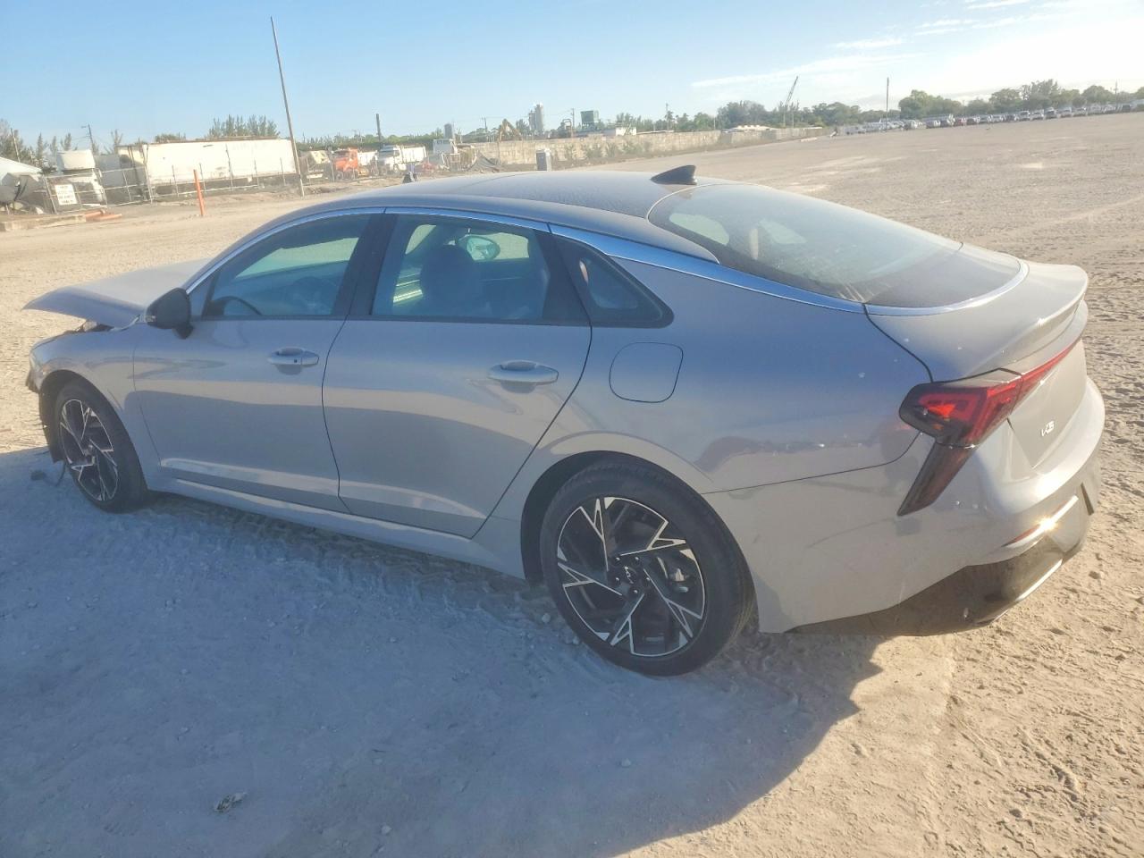 2025 KIA K5 GT LINE photo 2