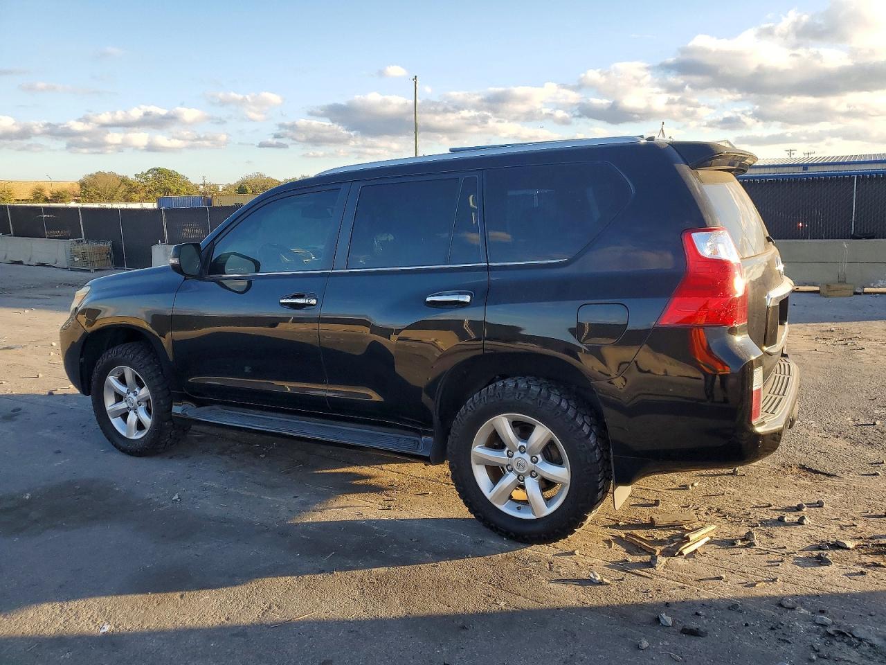 2011 LEXUS GX 460 photo 4