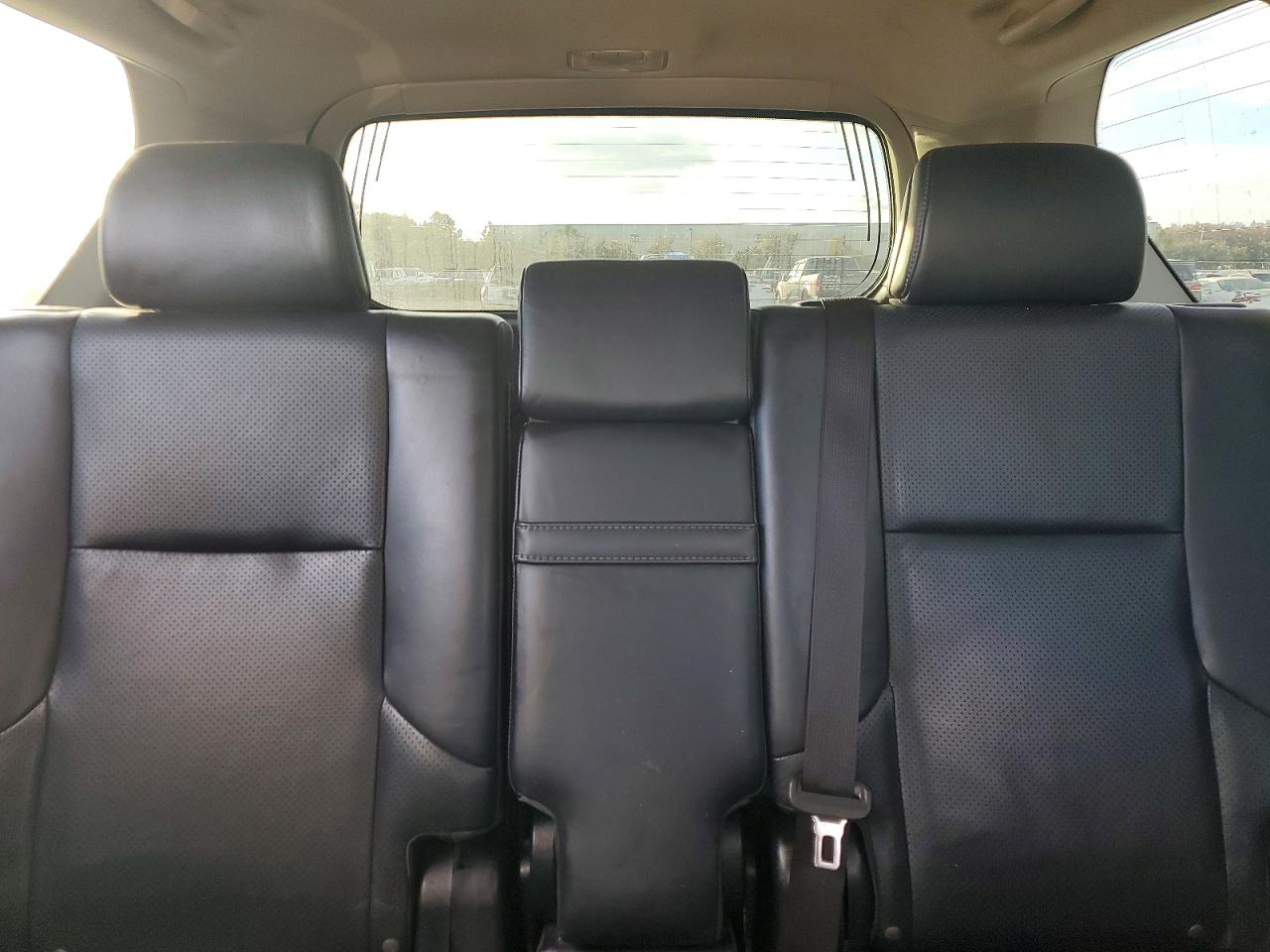 2011 LEXUS GX 460 photo 28