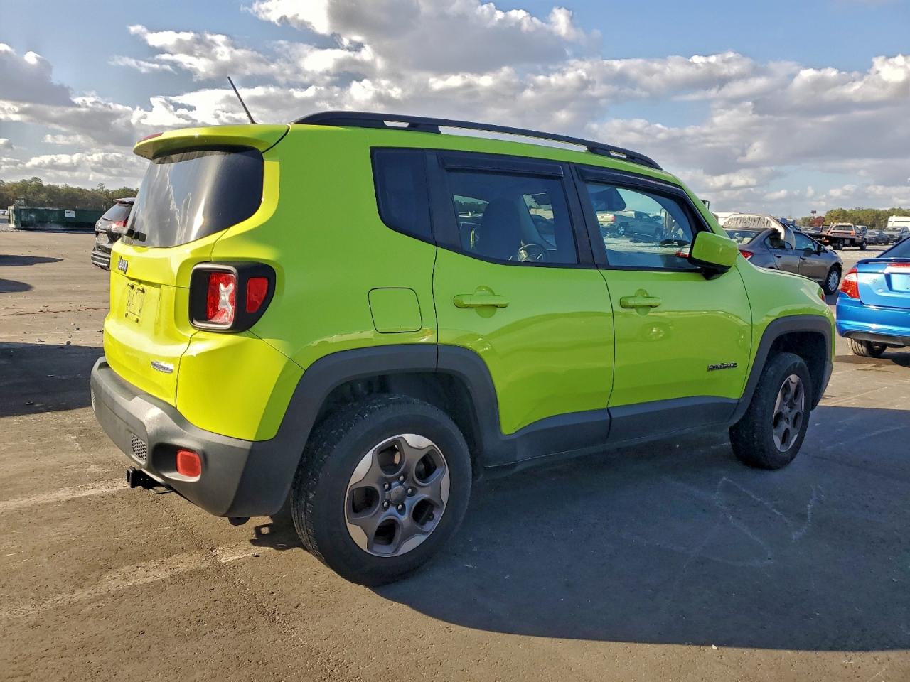 2017 JEEP RENEGADE LATITUDE photo 3