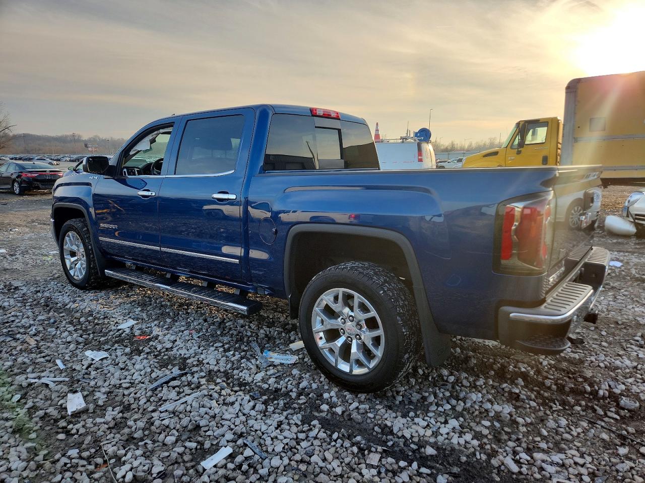 2017 GMC SIERRA K1500 SLT photo 2