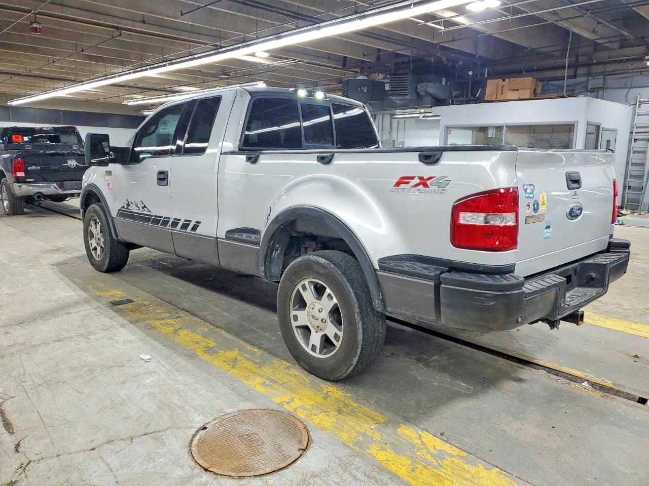 2004 FORD F150 photo 2
