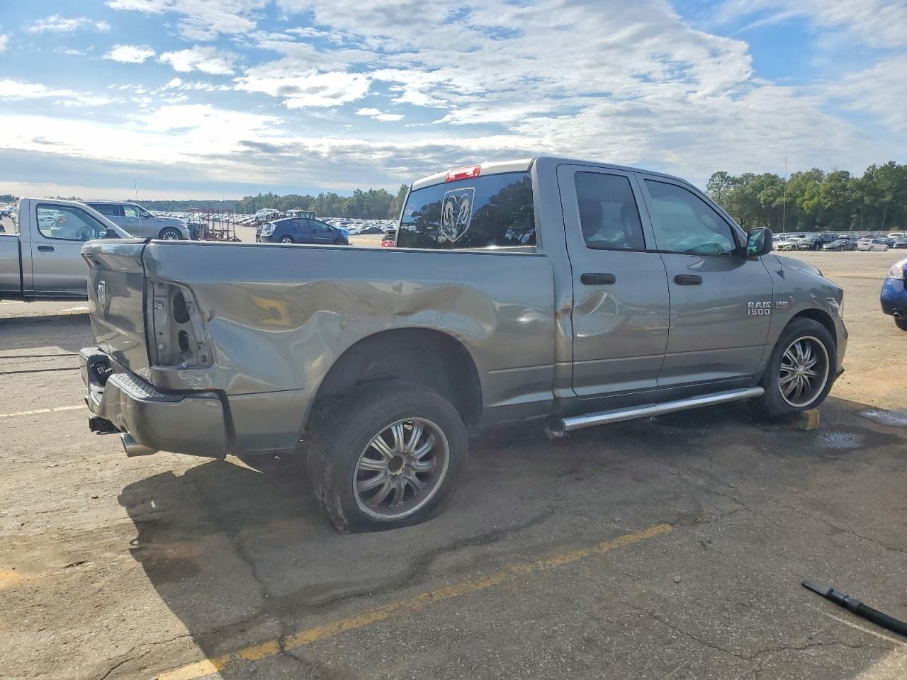 2013 RAM 1500 ST photo 3