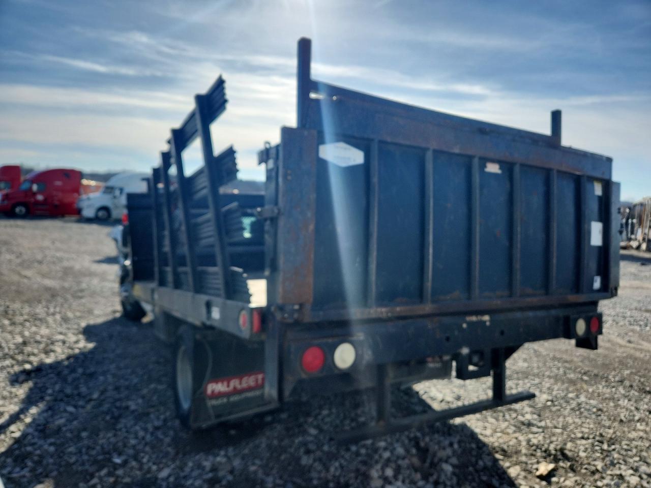 2015 CHEVROLET SILVERADO FLATBED TRUCK photo 3