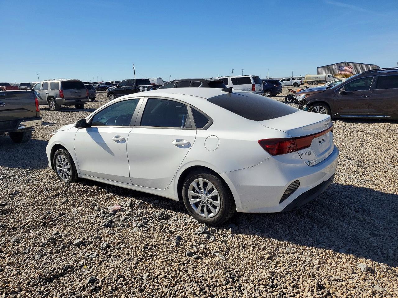2024 KIA FORTE LX photo 3