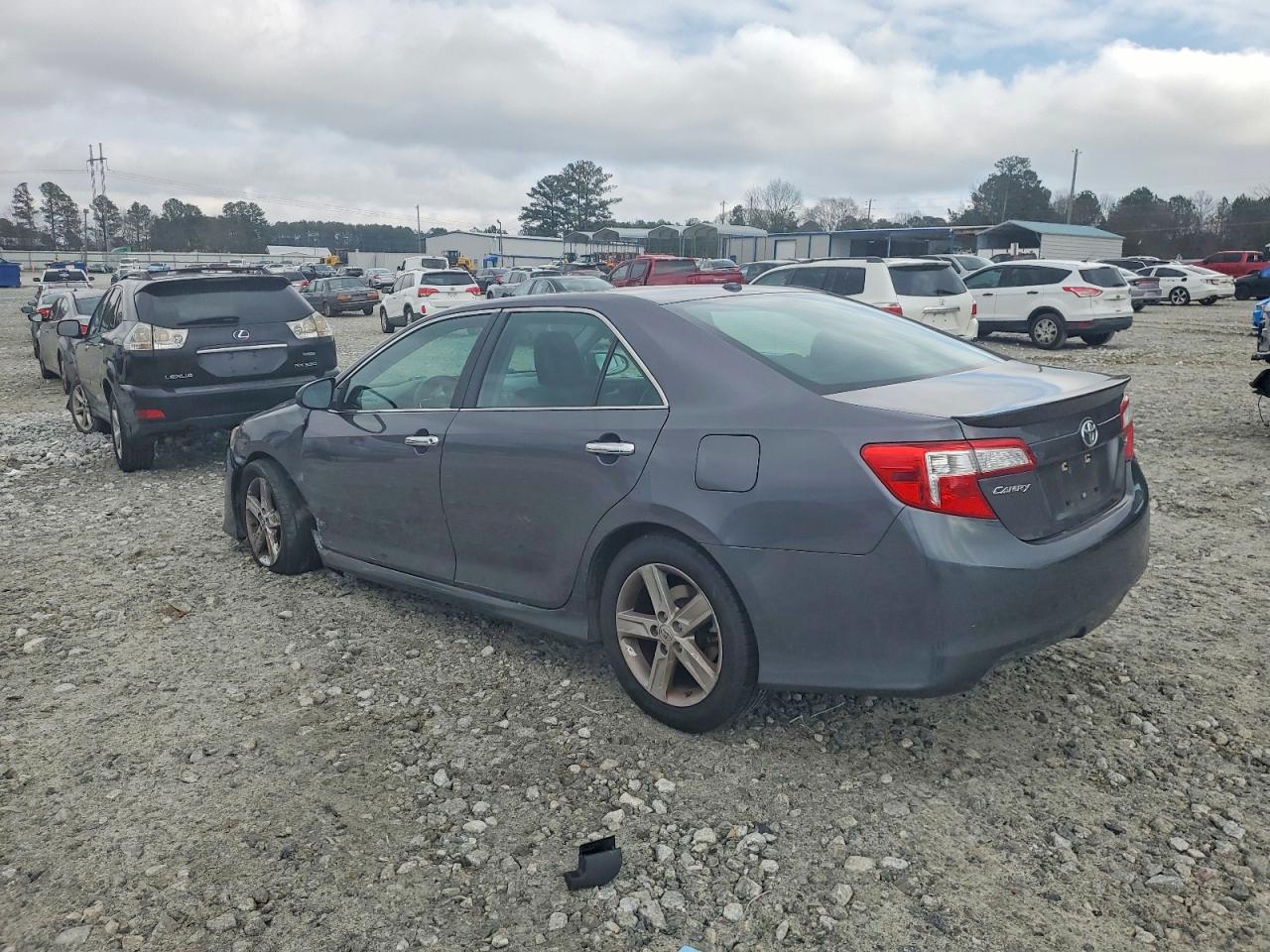 2014 TOYOTA CAMRY L photo 2