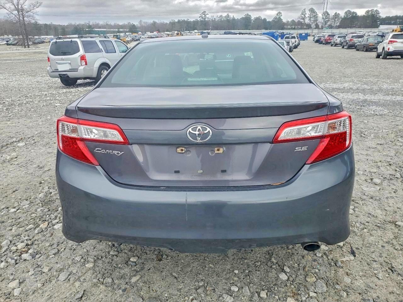 2014 TOYOTA CAMRY L photo 6
