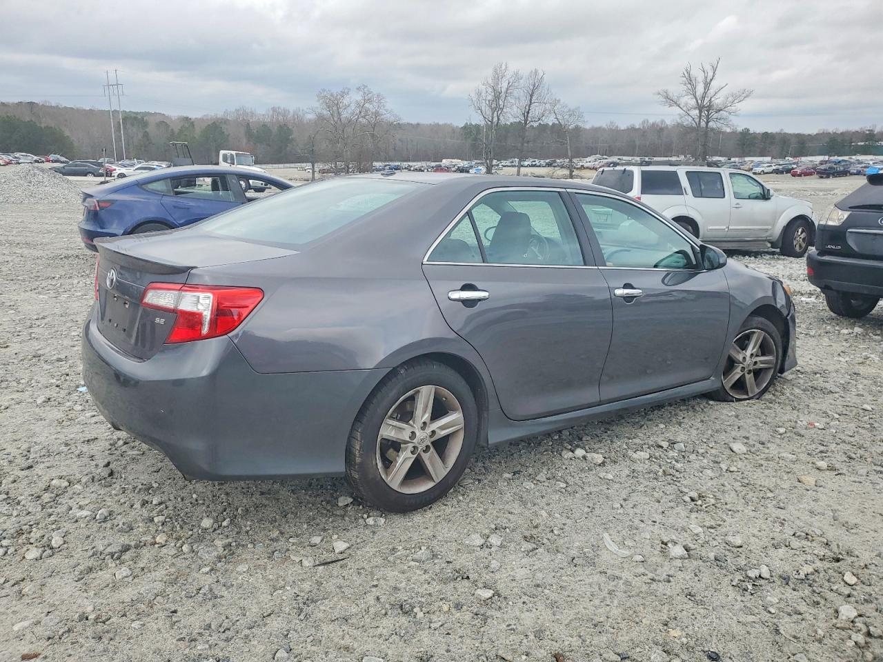 2014 TOYOTA CAMRY L photo 3