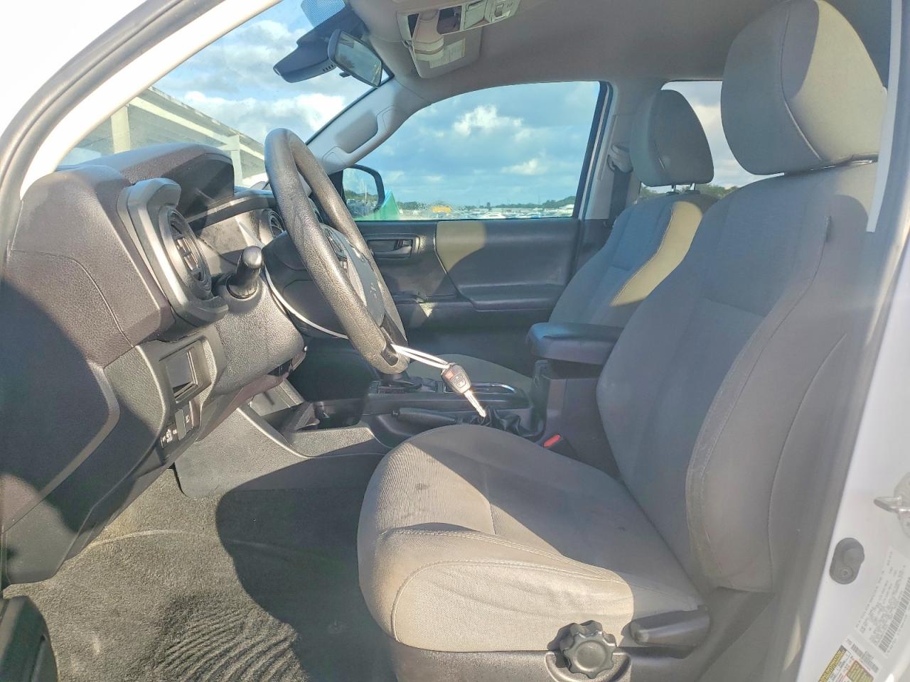 2019 TOYOTA TACOMA photo 7