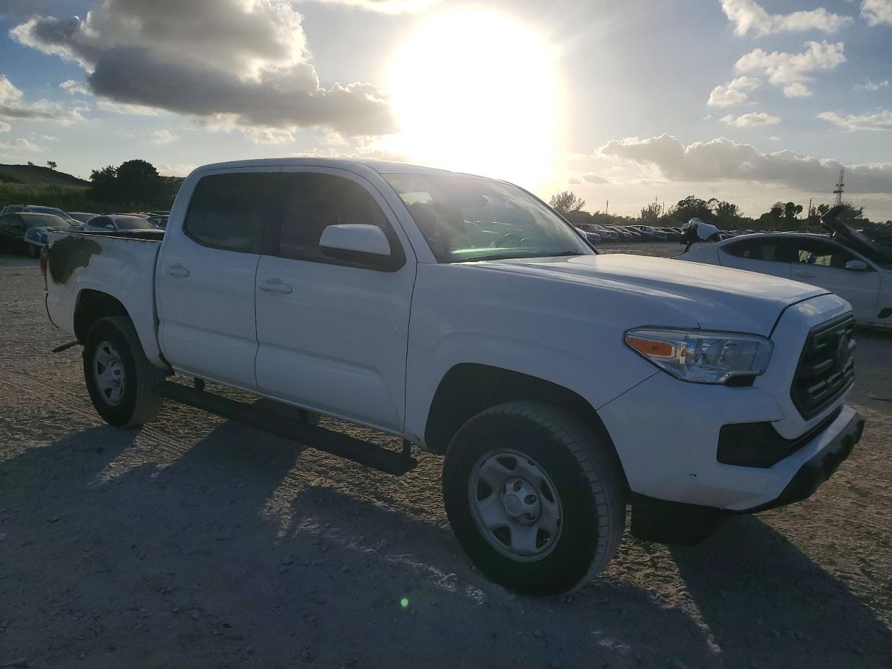 2019 TOYOTA TACOMA photo 4