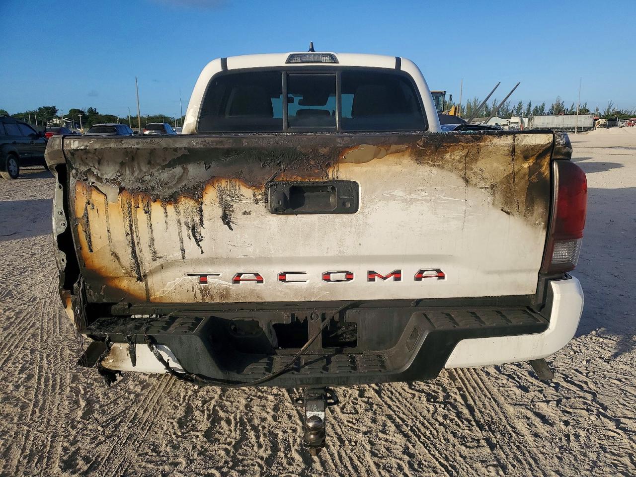 2019 TOYOTA TACOMA photo 6