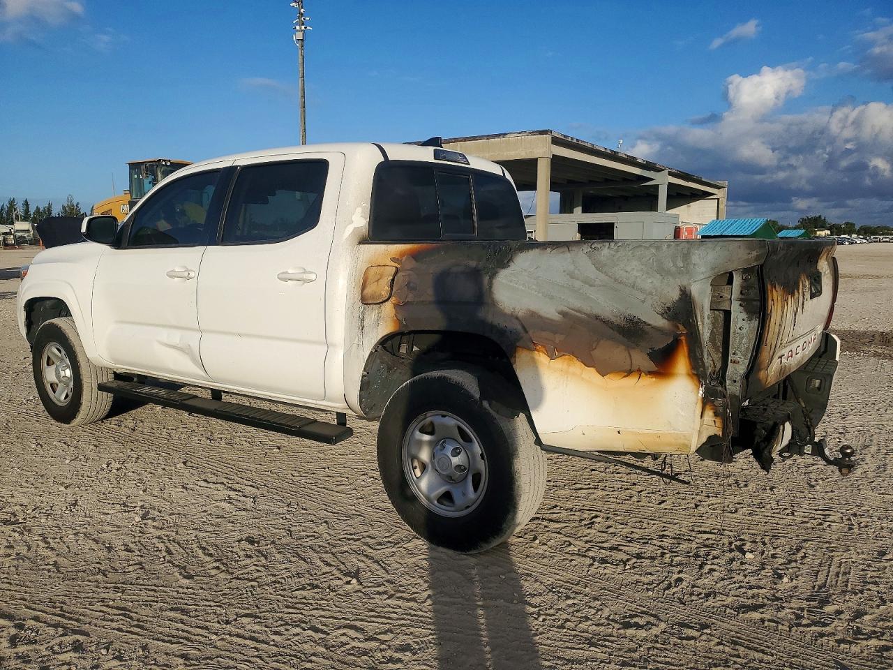 2019 TOYOTA TACOMA photo 2