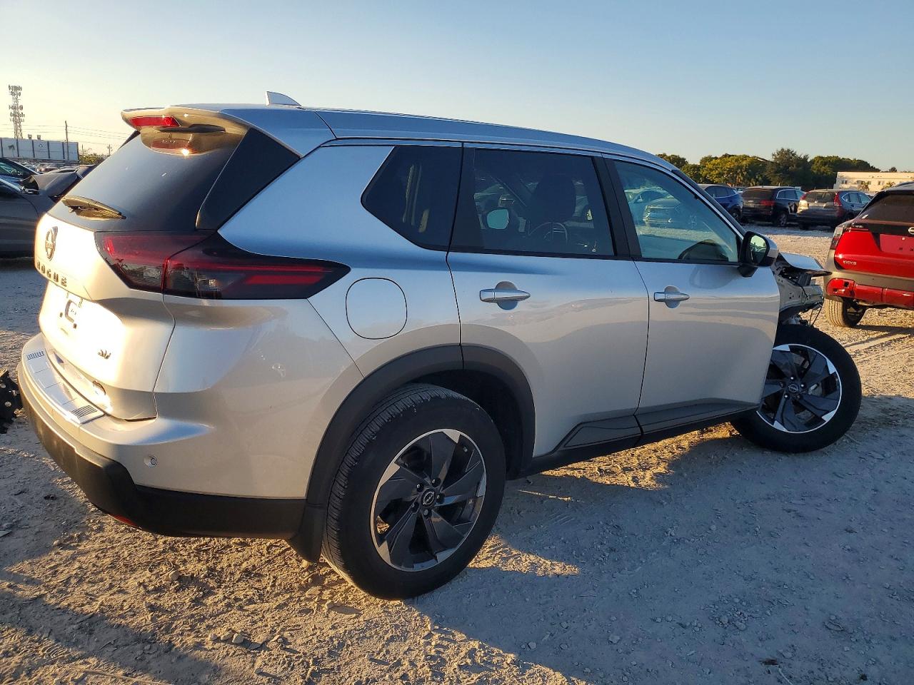 2024 NISSAN ROGUE SV photo 3