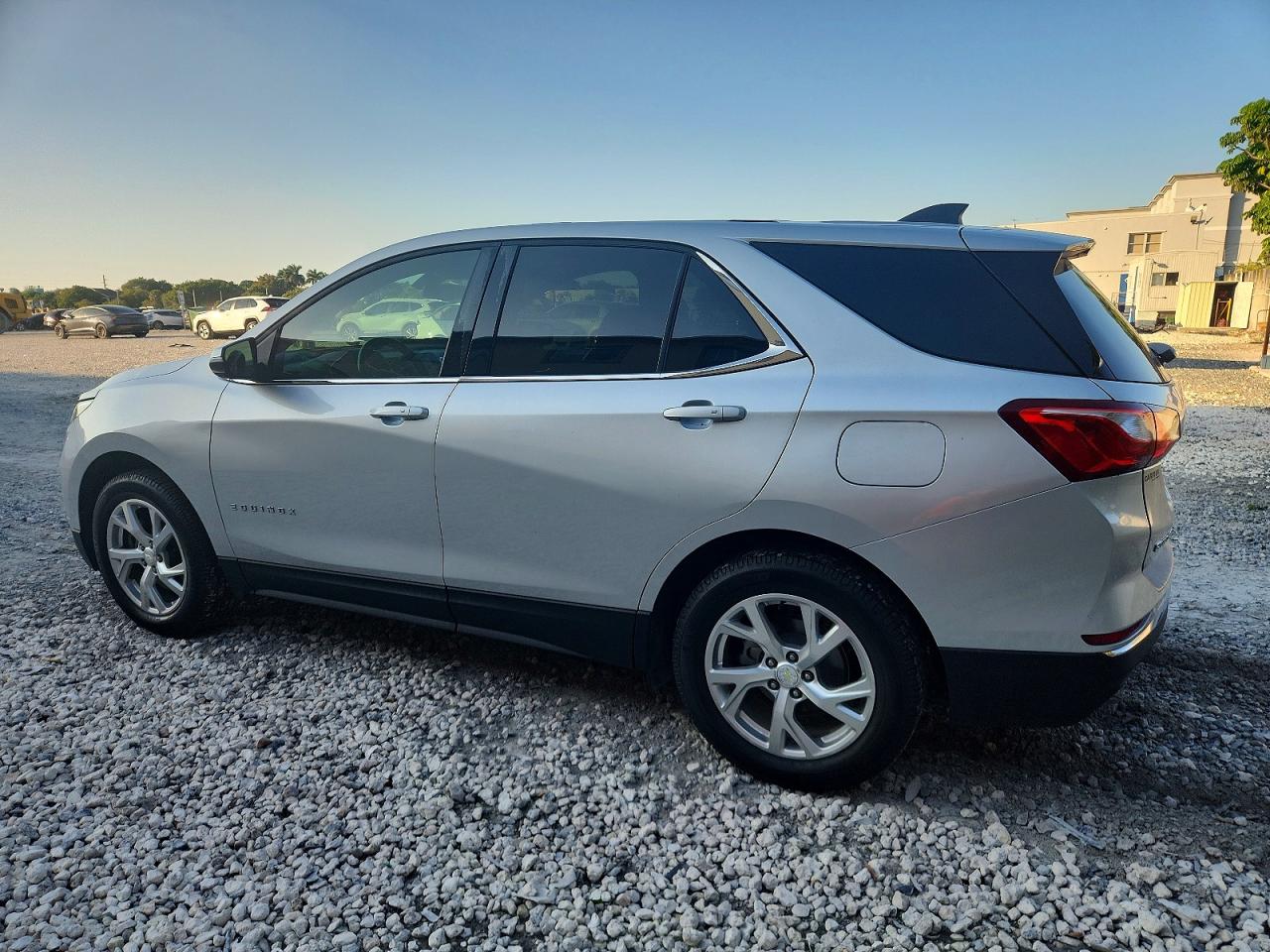 2018 CHEVROLET EQUINOX LT photo 2