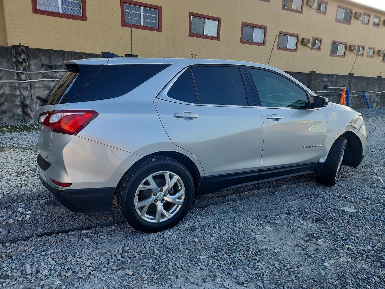 2018 CHEVROLET EQUINOX LT photo 3