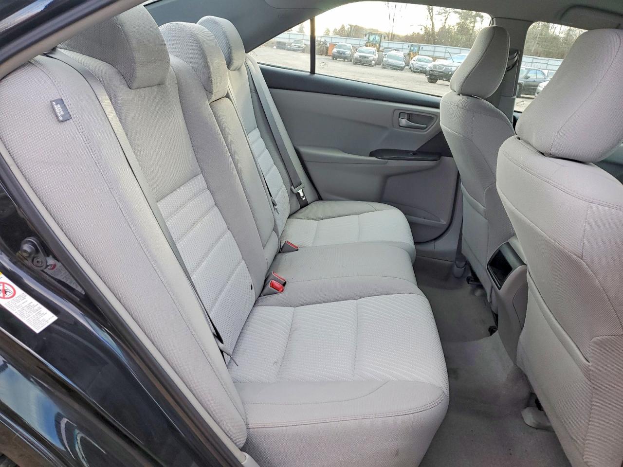2016 TOYOTA CAMRY LE photo 10