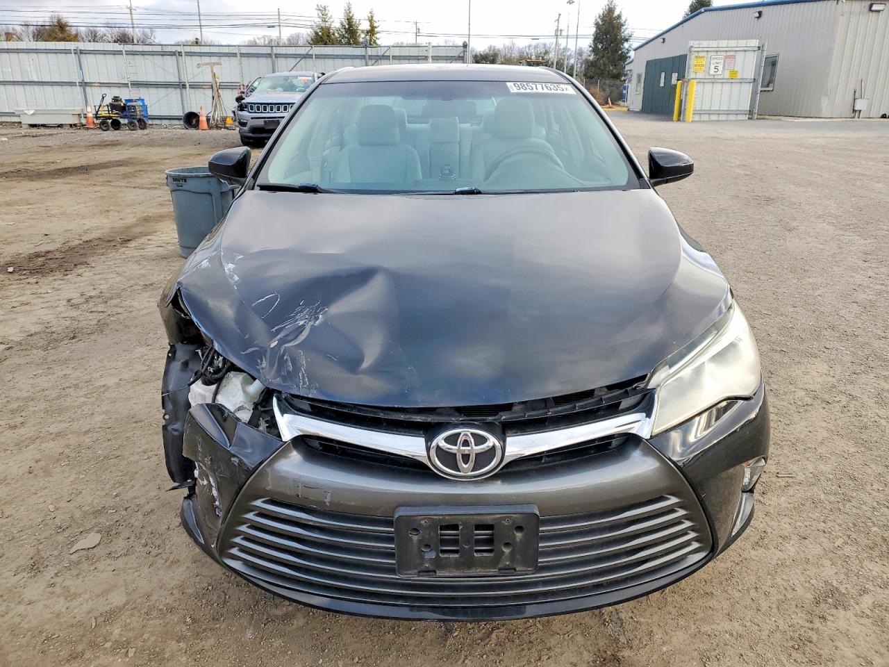 2016 TOYOTA CAMRY LE photo 5
