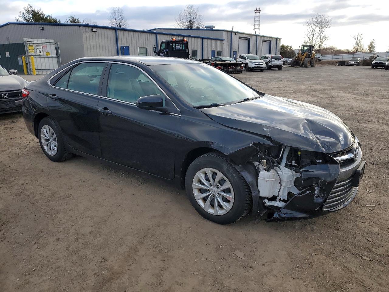 2016 TOYOTA CAMRY LE photo 4