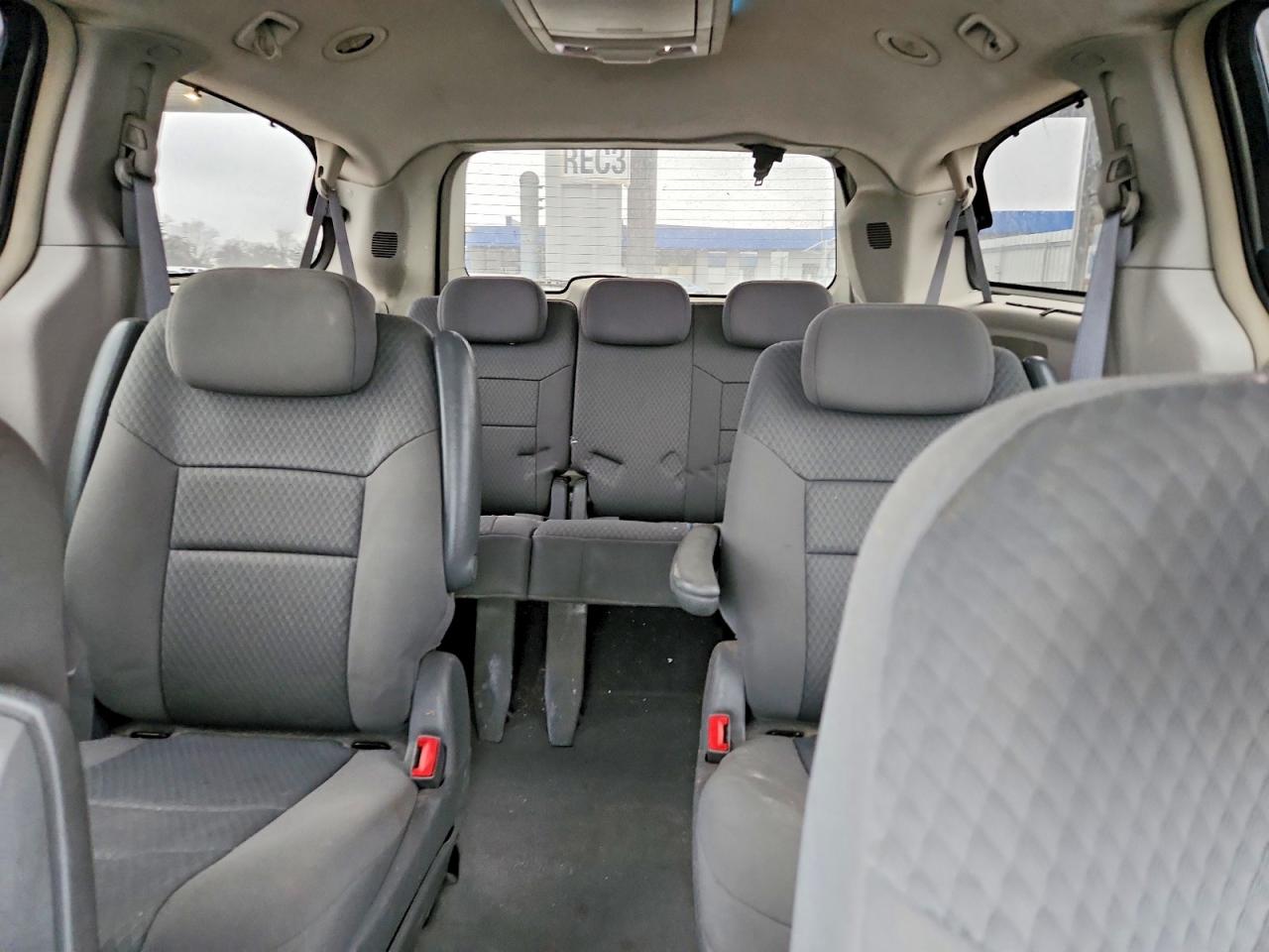 2010 CHRYSLER TOWN & COUNTRY TOURING photo 10