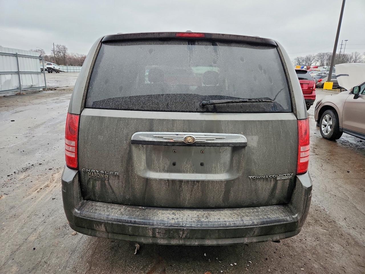 2010 CHRYSLER TOWN & COUNTRY TOURING photo 6