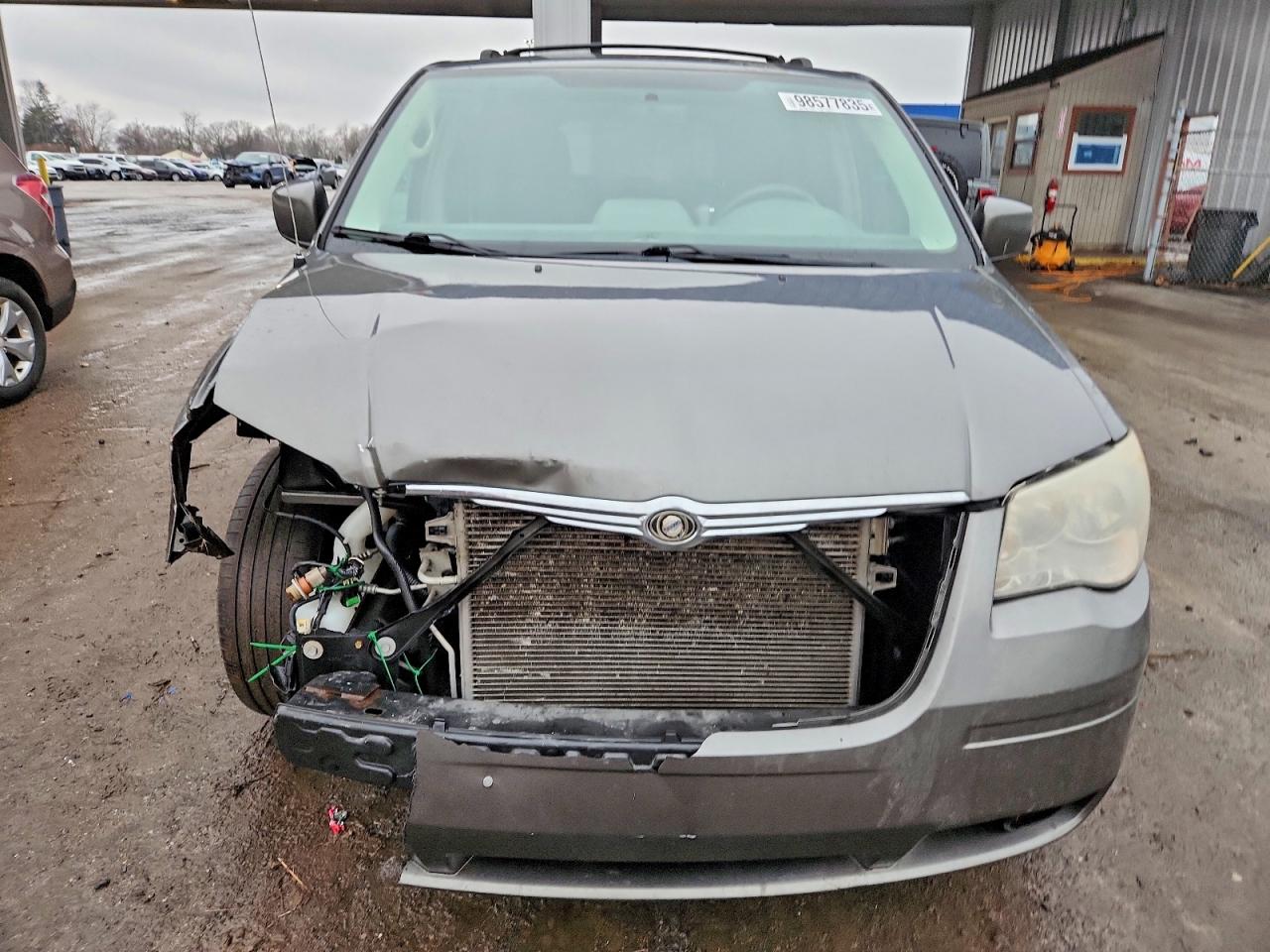 2010 CHRYSLER TOWN & COUNTRY TOURING photo 5