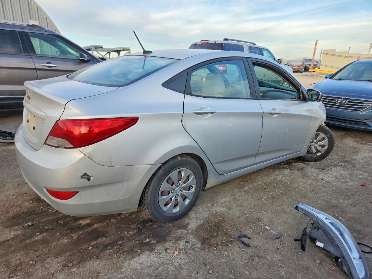 2017 HYUNDAI ACCENT SE photo 3