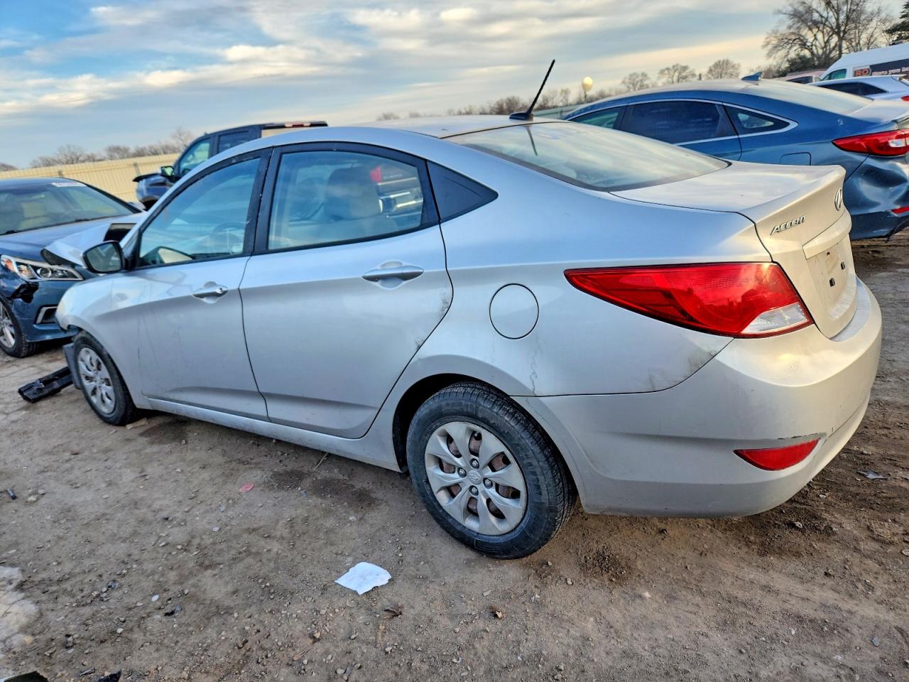 2017 HYUNDAI ACCENT SE photo 2