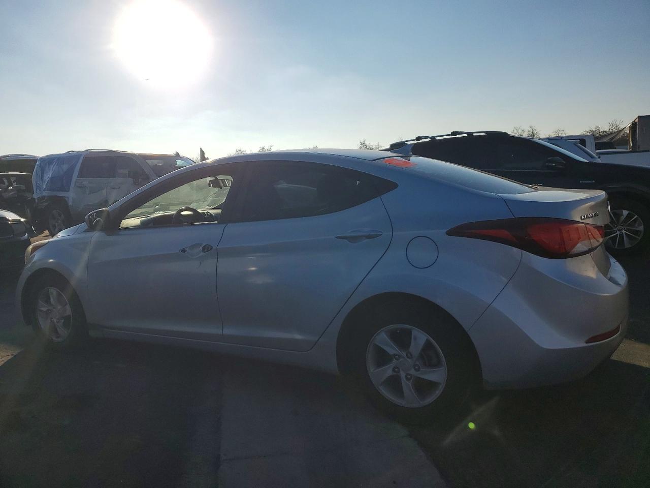 2015 HYUNDAI ELANTRA SE photo 4