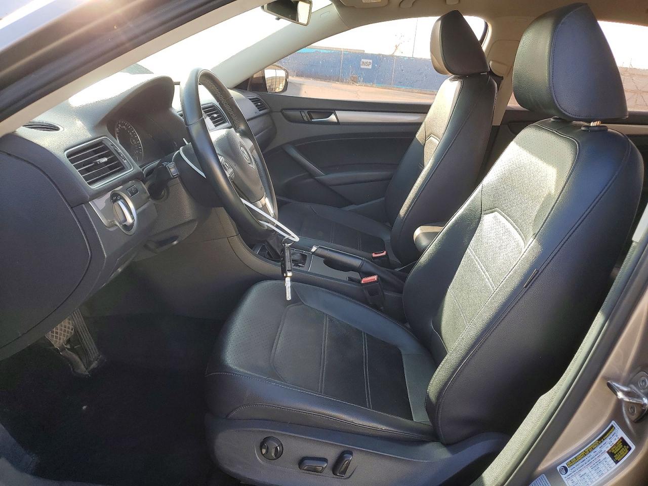 2015 VOLKSWAGEN PASSAT S photo 7
