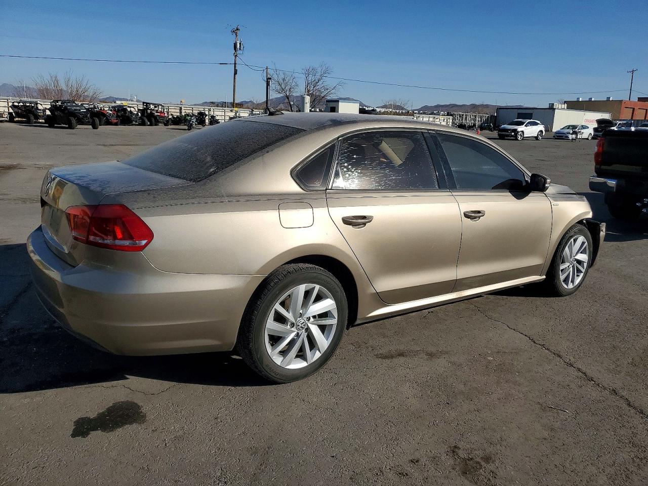 2015 VOLKSWAGEN PASSAT S photo 3