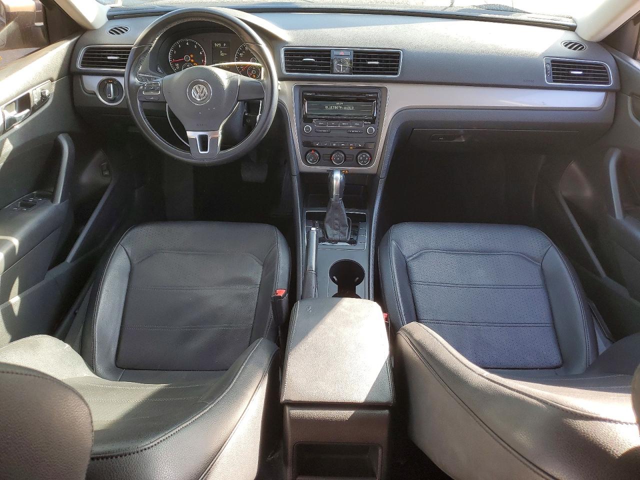 2015 VOLKSWAGEN PASSAT S photo 8