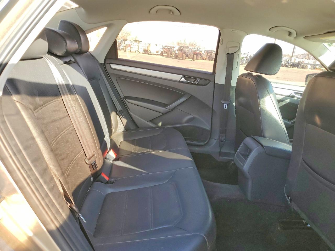 2015 VOLKSWAGEN PASSAT S photo 10
