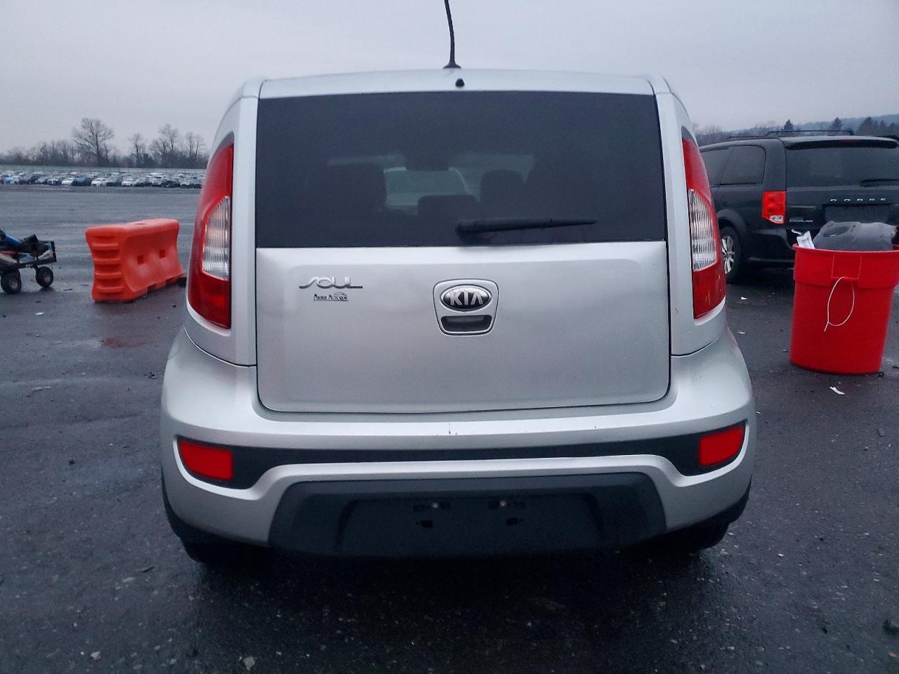 2013 KIA SOUL + photo 11