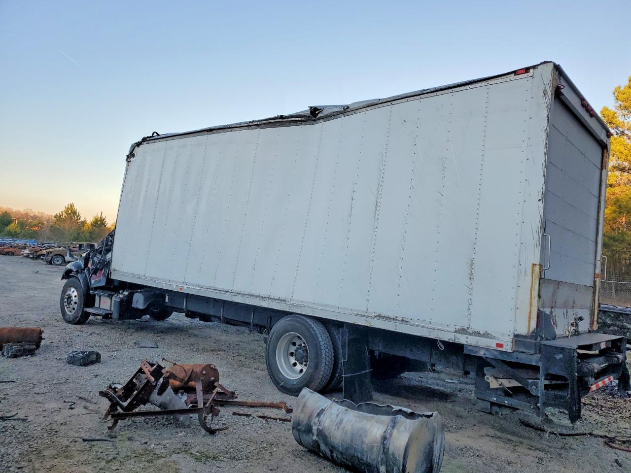 2015 FREIGHTLINER BUSINESS CLASS M2 BOX TRUCK photo 2