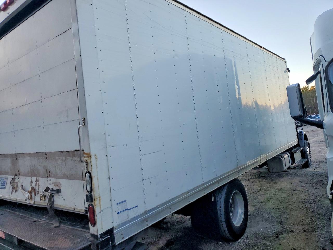 2015 FREIGHTLINER BUSINESS CLASS M2 BOX TRUCK photo 3