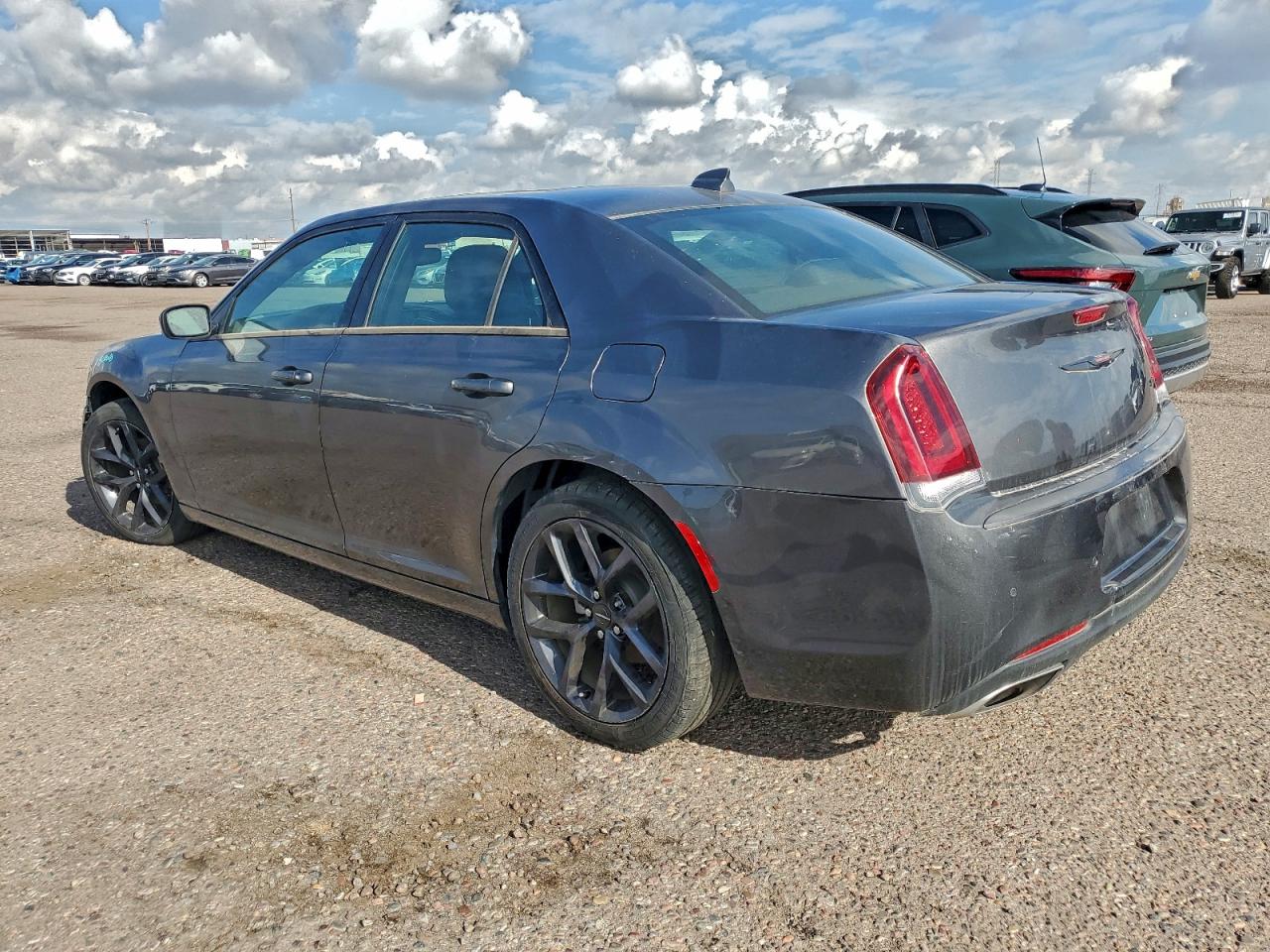 2023 CHRYSLER 300 S photo 2