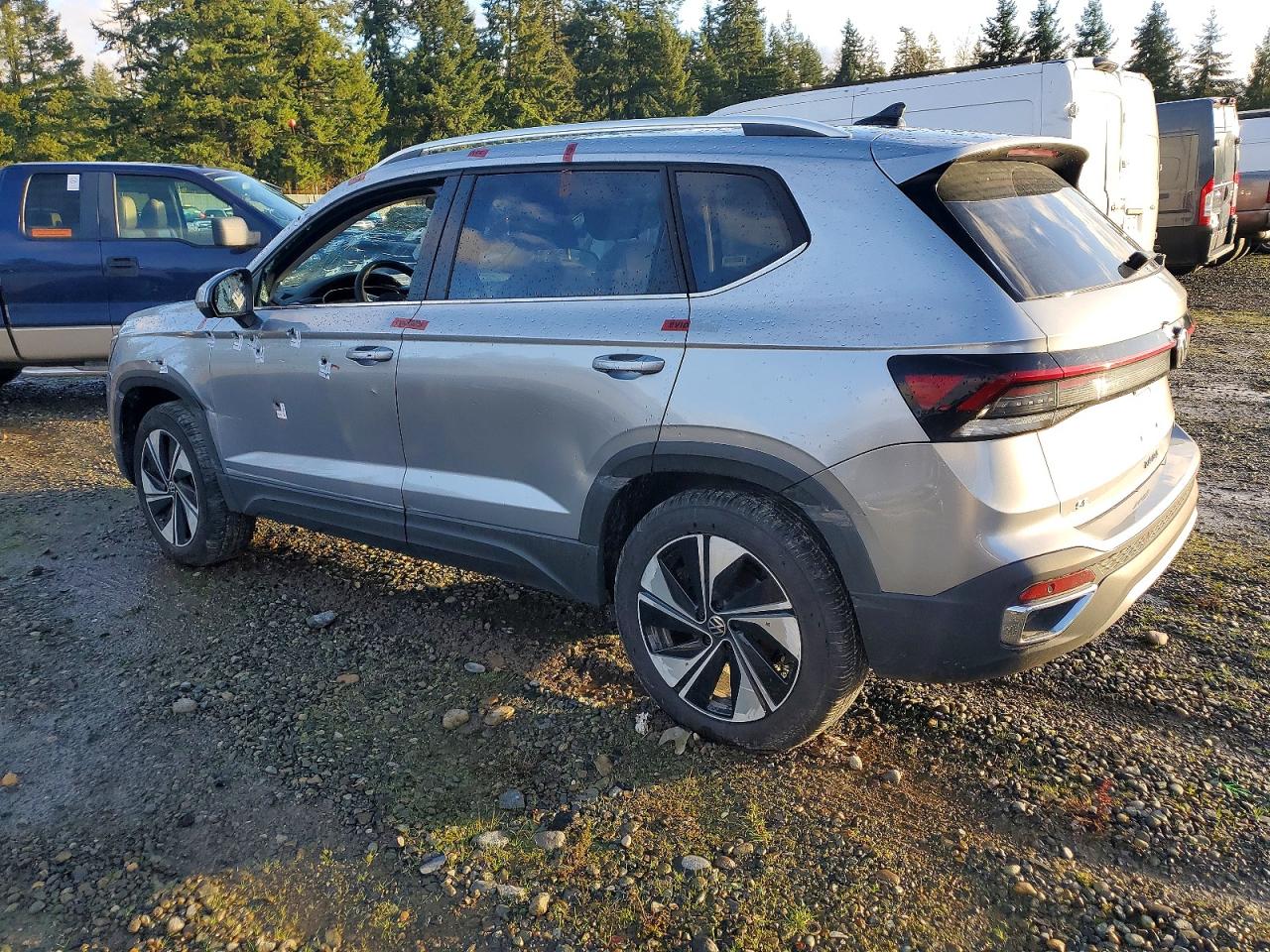 2025 VOLKSWAGEN TAOS SE photo 3