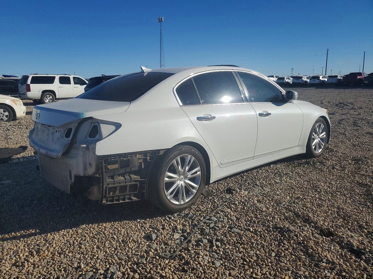 2013 HYUNDAI GENESIS 3.8L photo 3