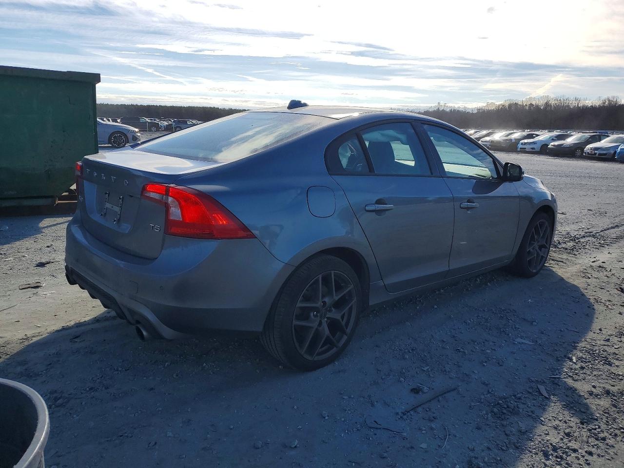 2018 VOLVO S60 DYNAMIC photo 3